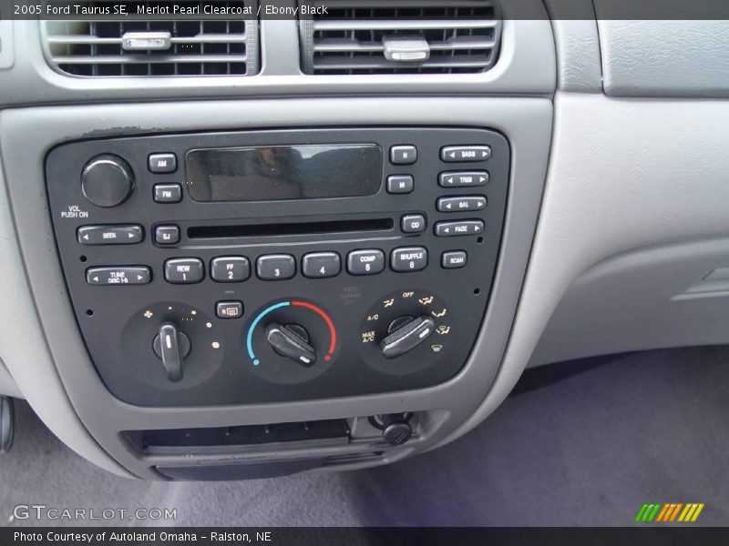Merlot Pearl Clearcoat / Ebony Black 2005 Ford Taurus SE
