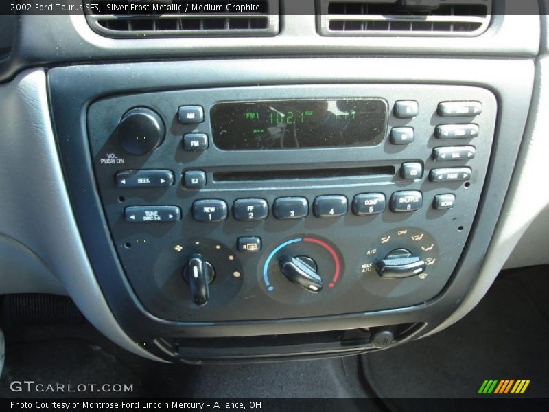 Silver Frost Metallic / Medium Graphite 2002 Ford Taurus SES