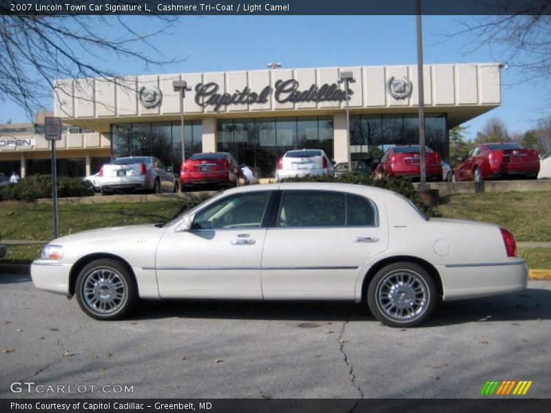 Cashmere Tri-Coat / Light Camel 2007 Lincoln Town Car Signature L