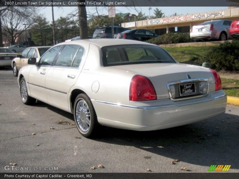 Cashmere Tri-Coat / Light Camel 2007 Lincoln Town Car Signature L