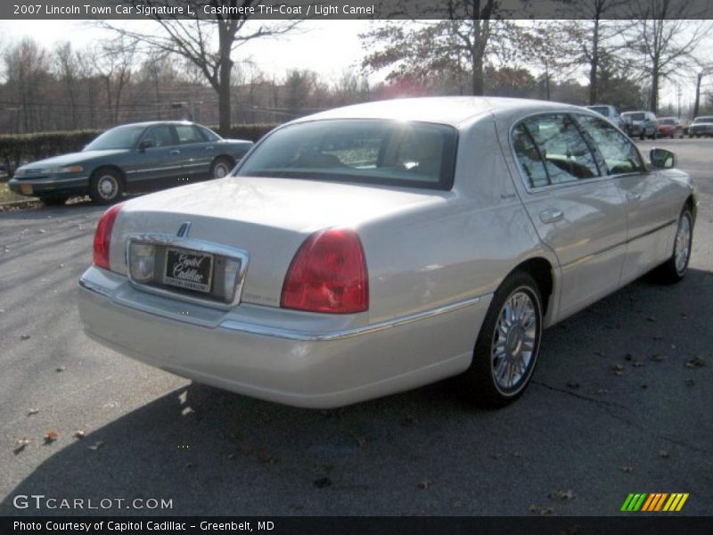 Cashmere Tri-Coat / Light Camel 2007 Lincoln Town Car Signature L