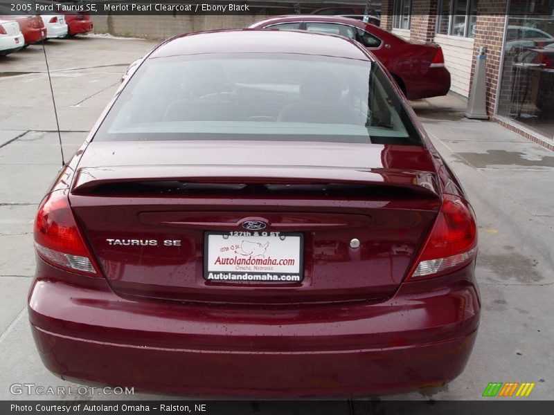 Merlot Pearl Clearcoat / Ebony Black 2005 Ford Taurus SE