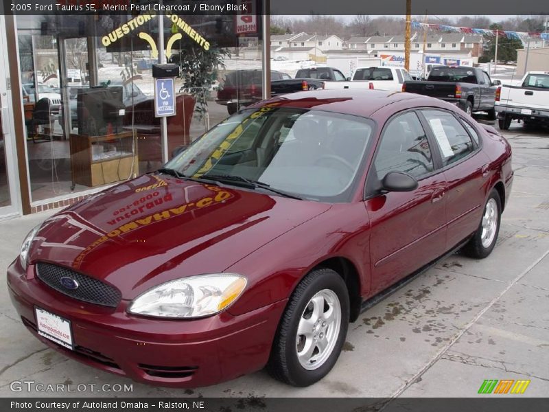 Merlot Pearl Clearcoat / Ebony Black 2005 Ford Taurus SE