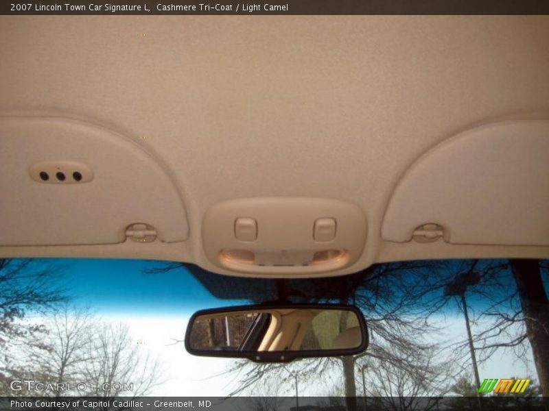 Cashmere Tri-Coat / Light Camel 2007 Lincoln Town Car Signature L