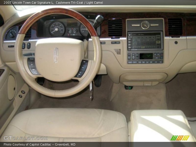 Cashmere Tri-Coat / Light Camel 2007 Lincoln Town Car Signature L