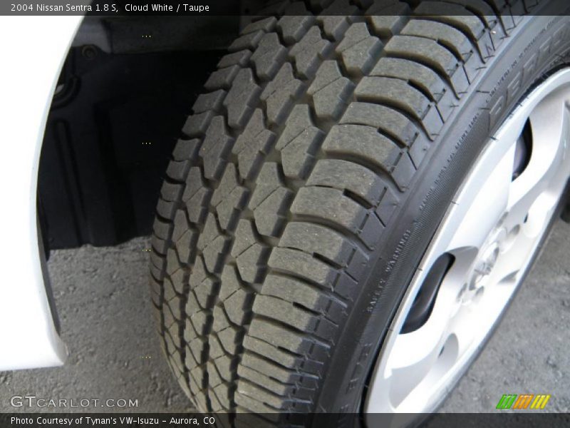 Cloud White / Taupe 2004 Nissan Sentra 1.8 S