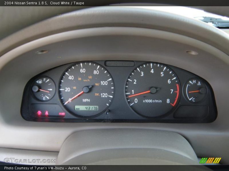 Cloud White / Taupe 2004 Nissan Sentra 1.8 S