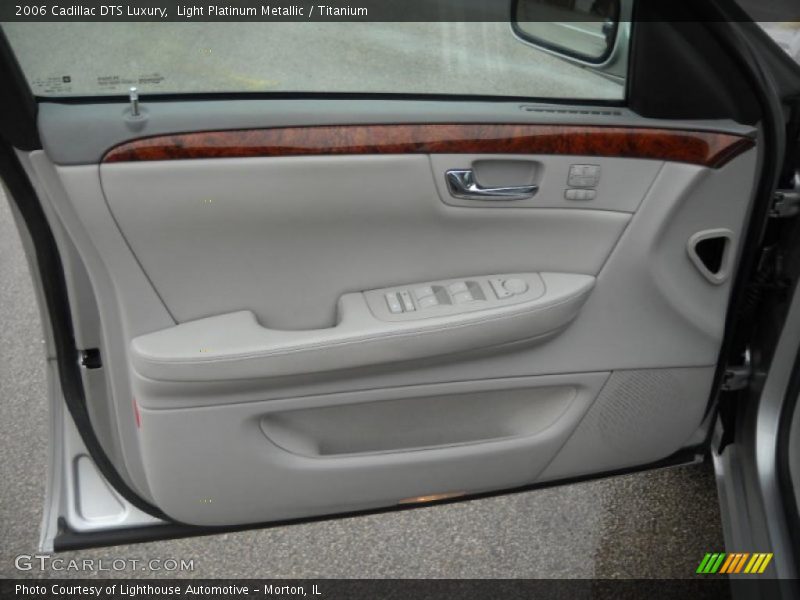 Light Platinum Metallic / Titanium 2006 Cadillac DTS Luxury
