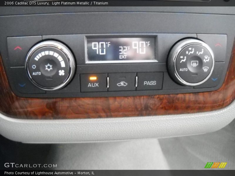 Light Platinum Metallic / Titanium 2006 Cadillac DTS Luxury