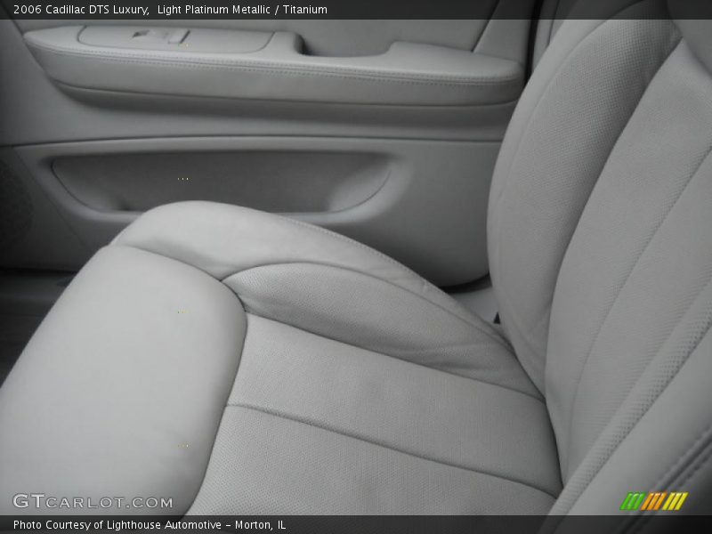 Light Platinum Metallic / Titanium 2006 Cadillac DTS Luxury