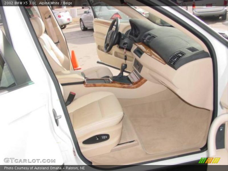 Alpine White / Beige 2002 BMW X5 3.0i