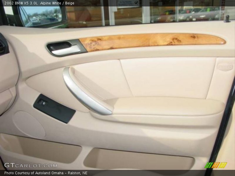 Alpine White / Beige 2002 BMW X5 3.0i
