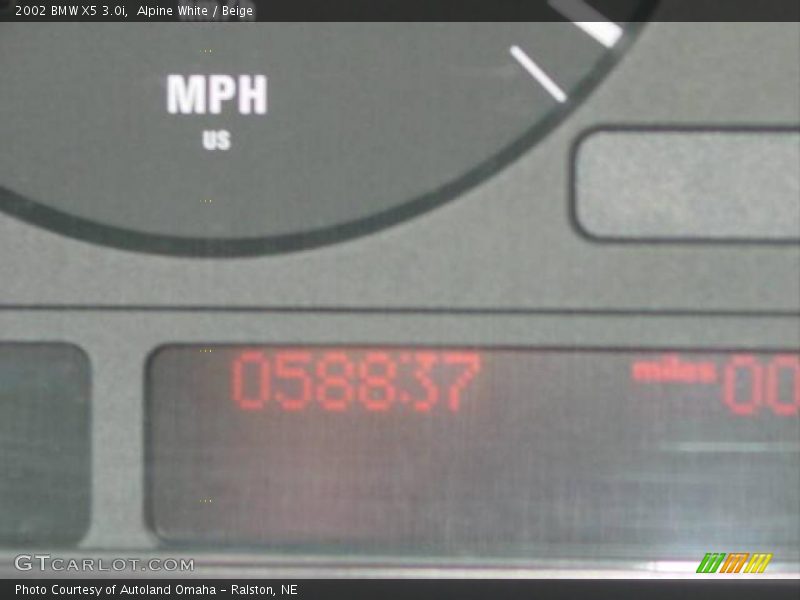 Alpine White / Beige 2002 BMW X5 3.0i