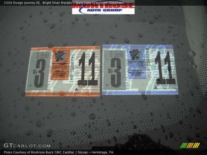 Bright Silver Metallic / Dark Slate Gray/Light Graystone 2009 Dodge Journey SE