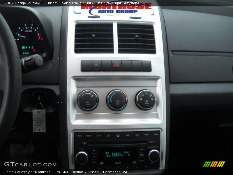 Bright Silver Metallic / Dark Slate Gray/Light Graystone 2009 Dodge Journey SE