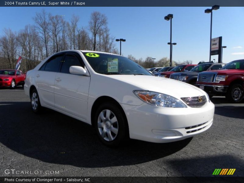 Super White / Taupe 2004 Toyota Camry LE