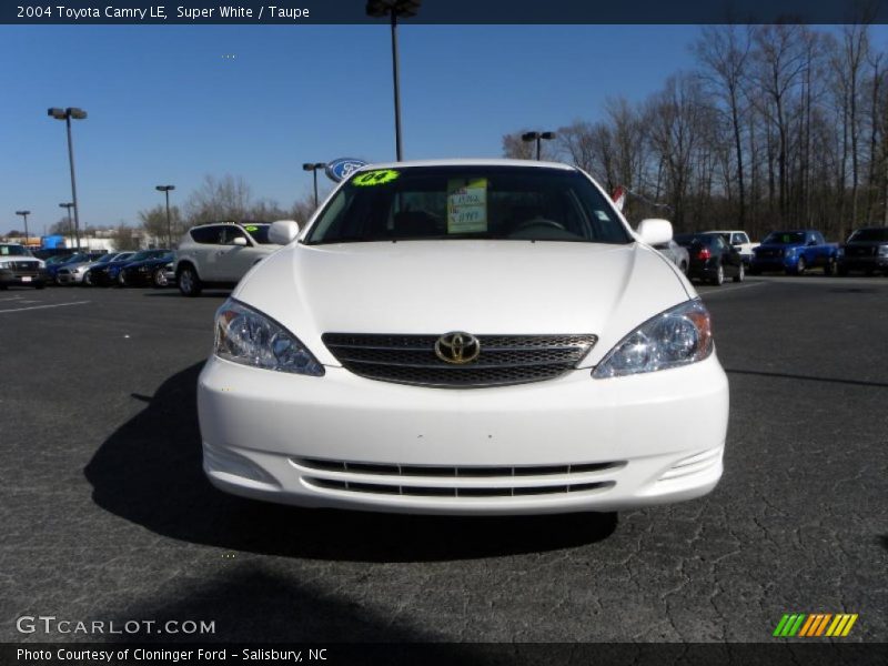 Super White / Taupe 2004 Toyota Camry LE