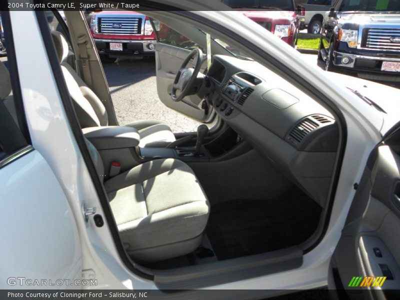 Super White / Taupe 2004 Toyota Camry LE