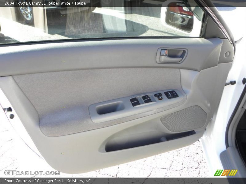 Super White / Taupe 2004 Toyota Camry LE