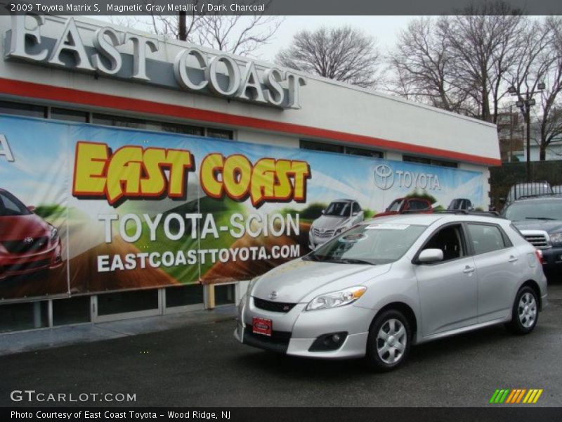 Magnetic Gray Metallic / Dark Charcoal 2009 Toyota Matrix S