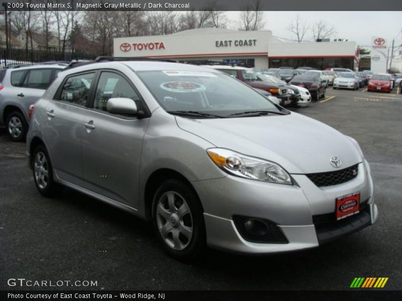 Magnetic Gray Metallic / Dark Charcoal 2009 Toyota Matrix S