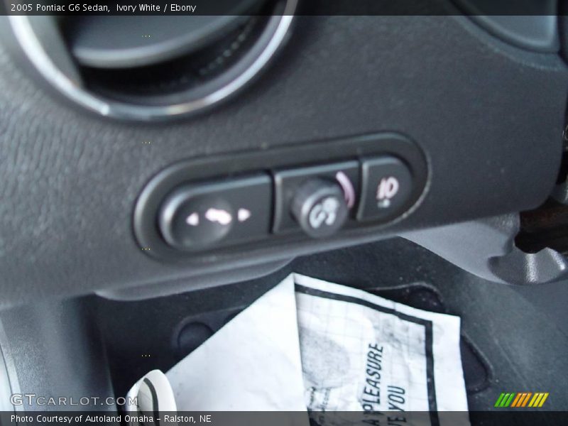 Ivory White / Ebony 2005 Pontiac G6 Sedan