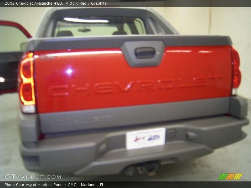Victory Red / Graphite 2002 Chevrolet Avalanche 4WD