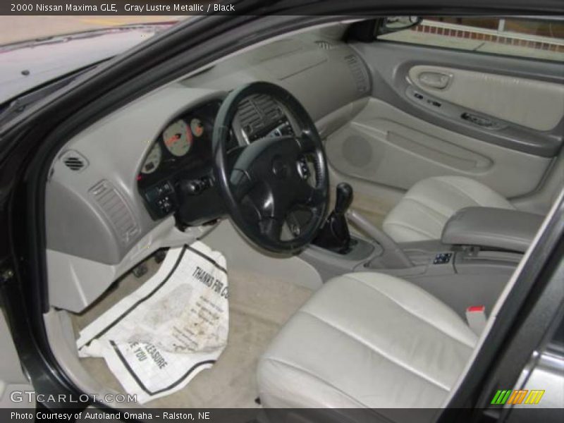 Gray Lustre Metallic / Black 2000 Nissan Maxima GLE