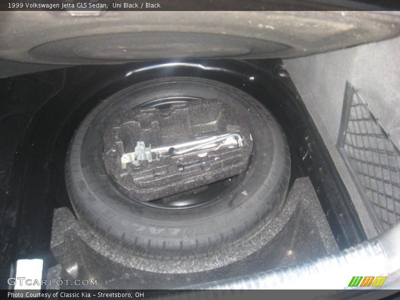 Uni Black / Black 1999 Volkswagen Jetta GLS Sedan