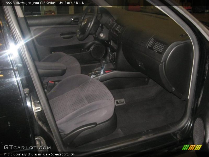 Uni Black / Black 1999 Volkswagen Jetta GLS Sedan