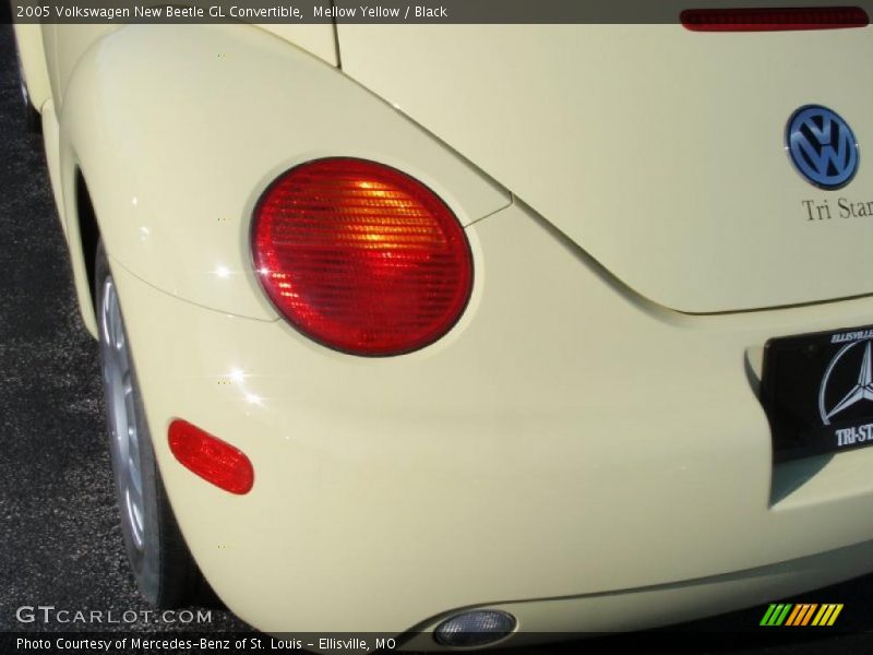 Mellow Yellow / Black 2005 Volkswagen New Beetle GL Convertible
