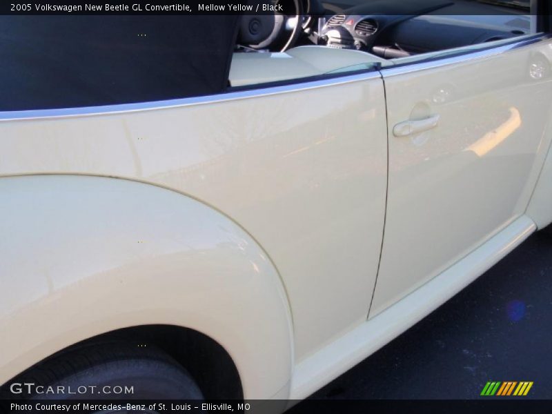 Mellow Yellow / Black 2005 Volkswagen New Beetle GL Convertible
