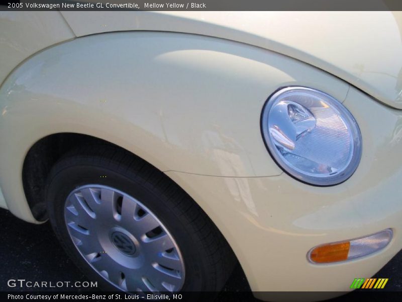 Mellow Yellow / Black 2005 Volkswagen New Beetle GL Convertible