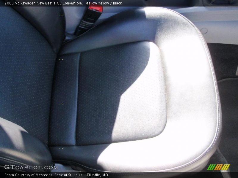 Mellow Yellow / Black 2005 Volkswagen New Beetle GL Convertible