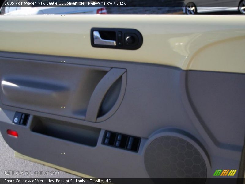 Mellow Yellow / Black 2005 Volkswagen New Beetle GL Convertible