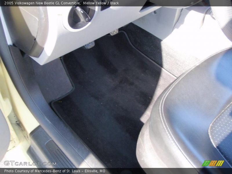 Mellow Yellow / Black 2005 Volkswagen New Beetle GL Convertible