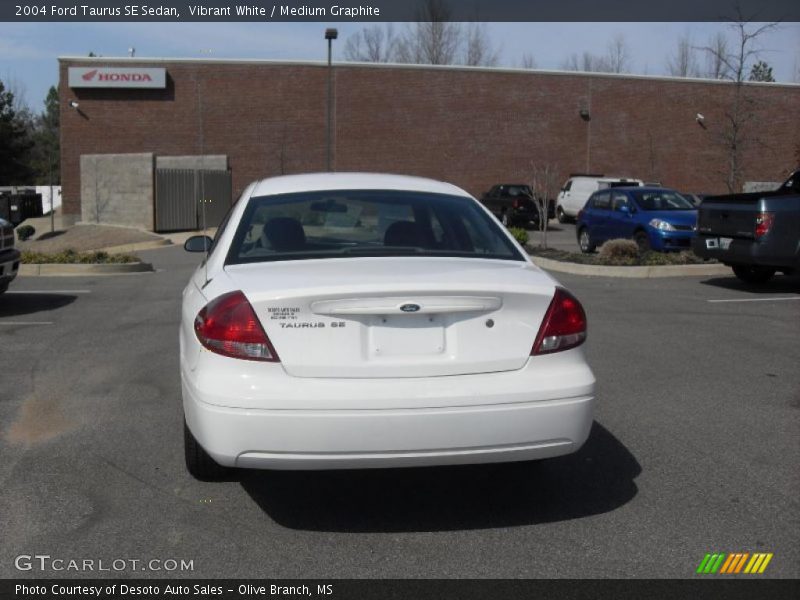 Vibrant White / Medium Graphite 2004 Ford Taurus SE Sedan