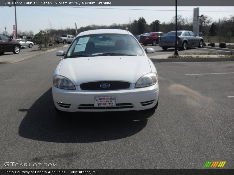 Vibrant White / Medium Graphite 2004 Ford Taurus SE Sedan