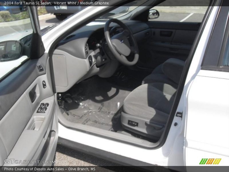 Vibrant White / Medium Graphite 2004 Ford Taurus SE Sedan