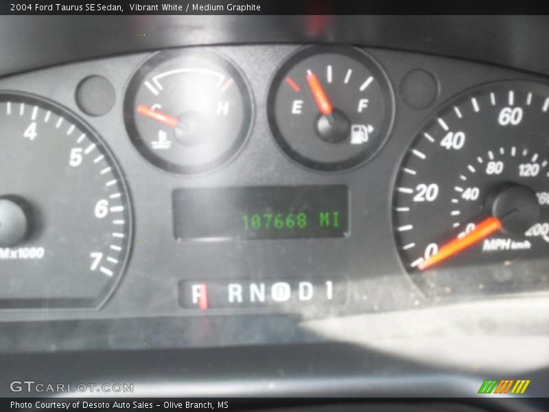 Vibrant White / Medium Graphite 2004 Ford Taurus SE Sedan