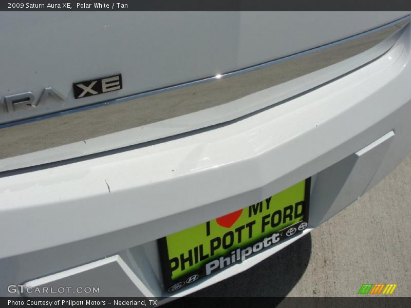 Polar White / Tan 2009 Saturn Aura XE