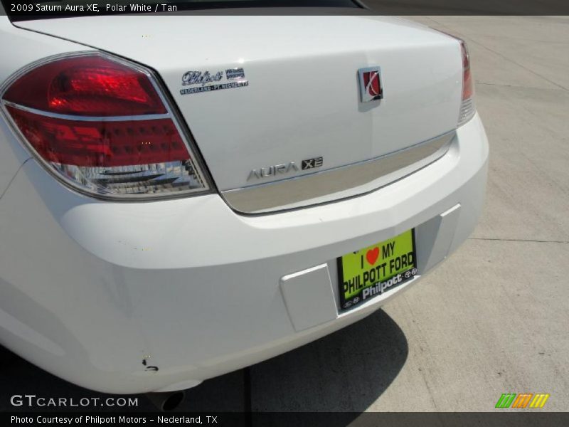 Polar White / Tan 2009 Saturn Aura XE