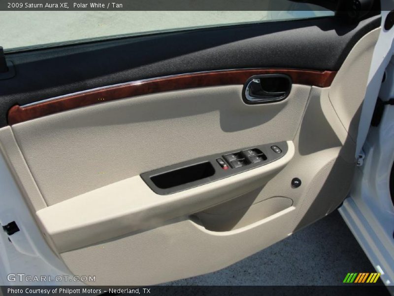 Polar White / Tan 2009 Saturn Aura XE