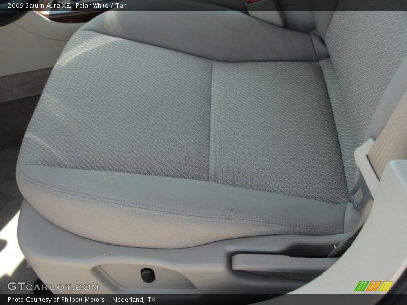 Polar White / Tan 2009 Saturn Aura XE