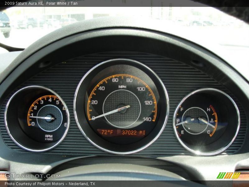 Polar White / Tan 2009 Saturn Aura XE