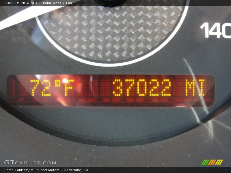 Polar White / Tan 2009 Saturn Aura XE