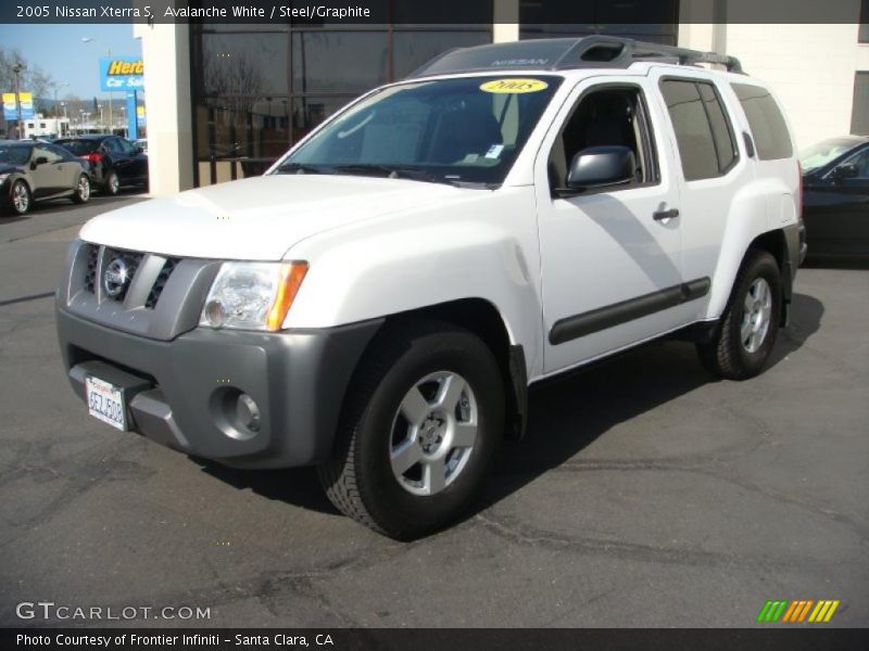 Avalanche White / Steel/Graphite 2005 Nissan Xterra S