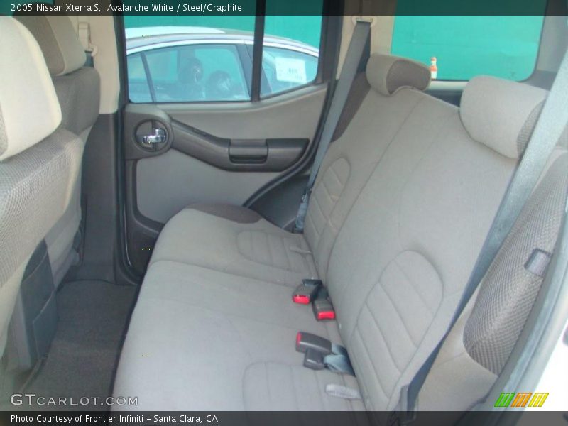 Avalanche White / Steel/Graphite 2005 Nissan Xterra S