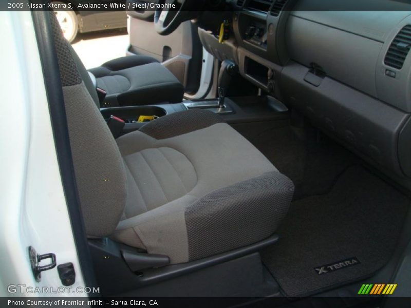 Avalanche White / Steel/Graphite 2005 Nissan Xterra S