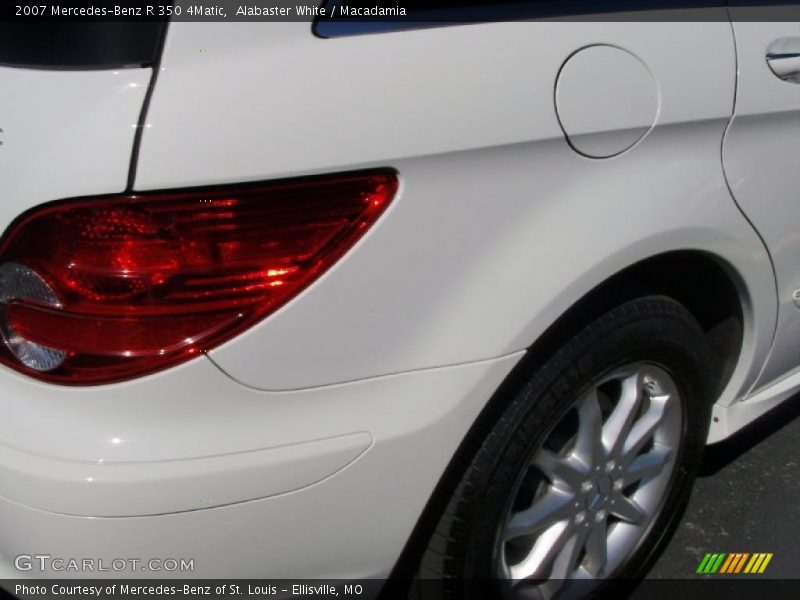 Alabaster White / Macadamia 2007 Mercedes-Benz R 350 4Matic